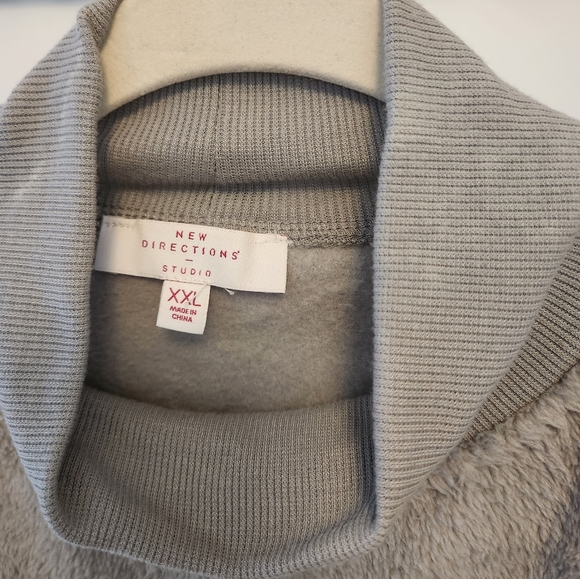 NWT New Directons fuzzy pullover sweatshirt,  Grey, size XXL - Picture 3 of 4